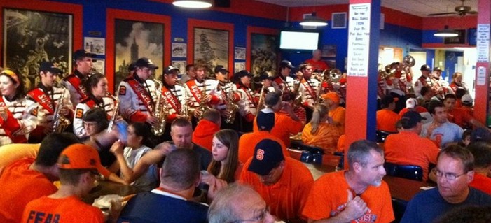 Syracuse Orange Fans Dine with the SU Marching Band